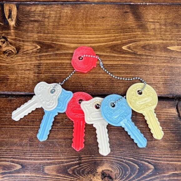Lot of 6 Vintage 1950's Hard Plastic Baby Keys Teething Toys on Chain Blue Red - Picture 1 of 7